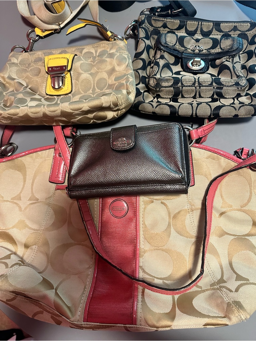 4 vintage Coach bags- good for resale or refurb! Signature design